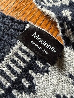 Men's Extra-Soft Black and Gray Knit Scarf